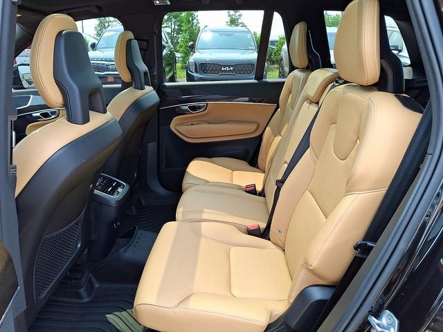 2017 Volvo XC90 T6 Momentum