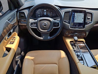 2017 Volvo XC90 T6 Momentum