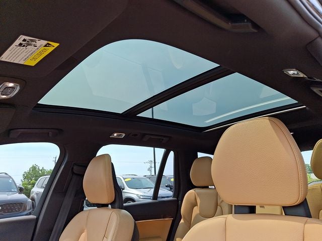 2017 Volvo XC90 T6 Momentum
