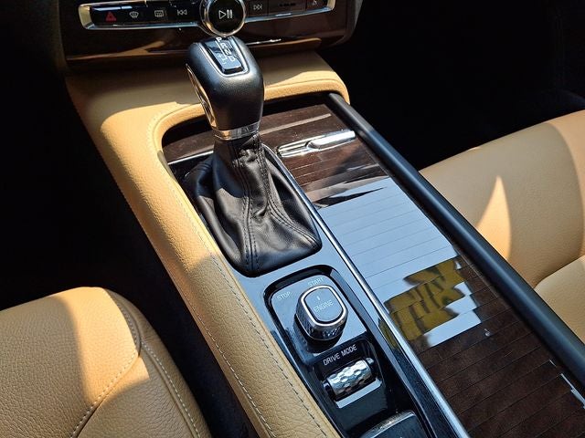 2017 Volvo XC90 T6 Momentum