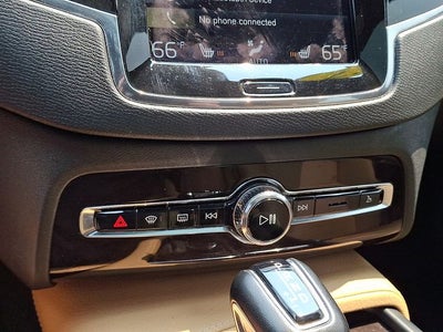 2017 Volvo XC90 T6 Momentum