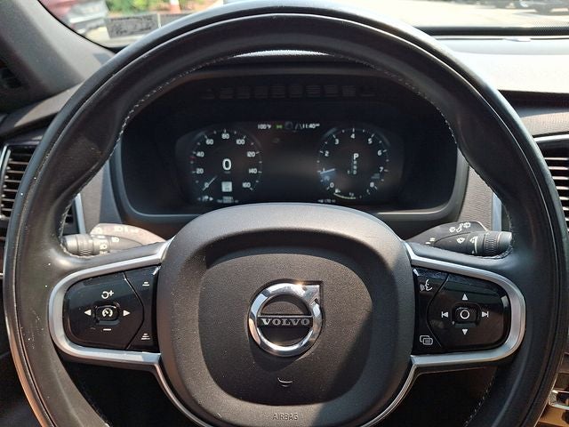 2017 Volvo XC90 T6 Momentum
