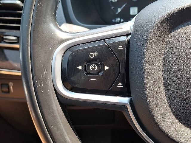 2017 Volvo XC90 T6 Momentum
