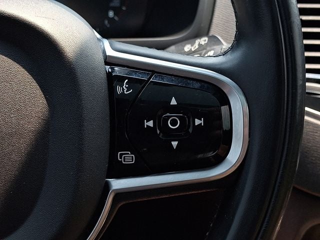 2017 Volvo XC90 T6 Momentum
