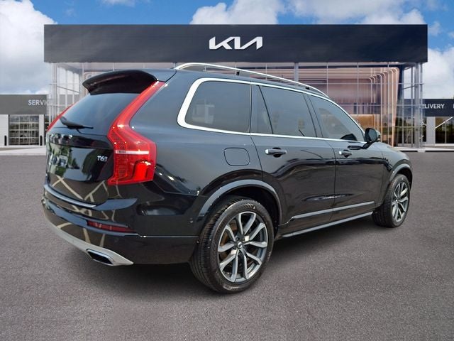 2017 Volvo XC90 T6 Momentum