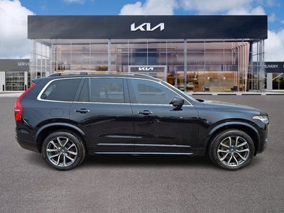 2017 Volvo XC90 T6 Momentum