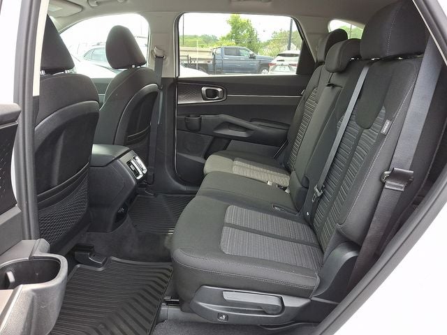 2025 Kia Sorento LX