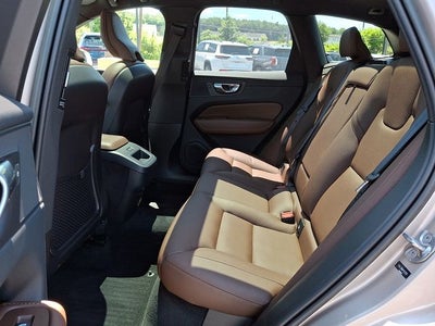 2023 Volvo XC60 B5 Plus Bright Theme