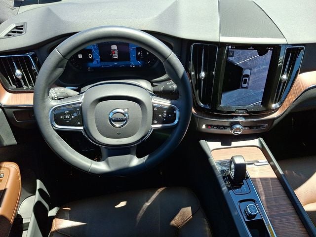 2023 Volvo XC60 B5 Plus Bright Theme
