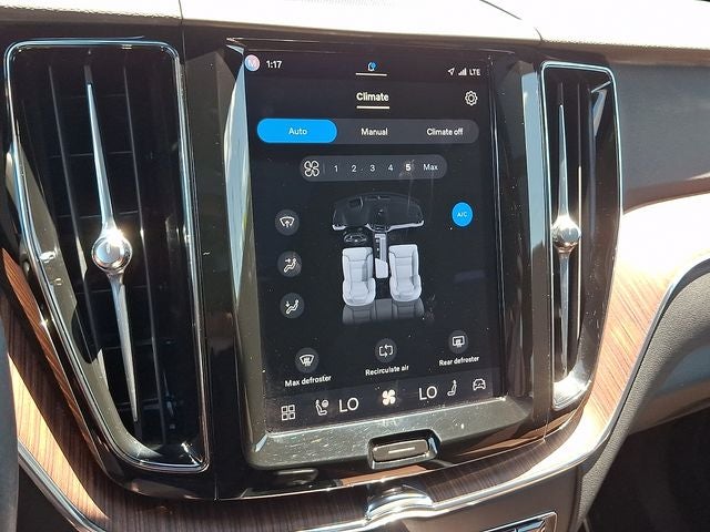 2023 Volvo XC60 B5 Plus Bright Theme