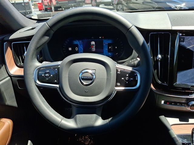 2023 Volvo XC60 B5 Plus Bright Theme